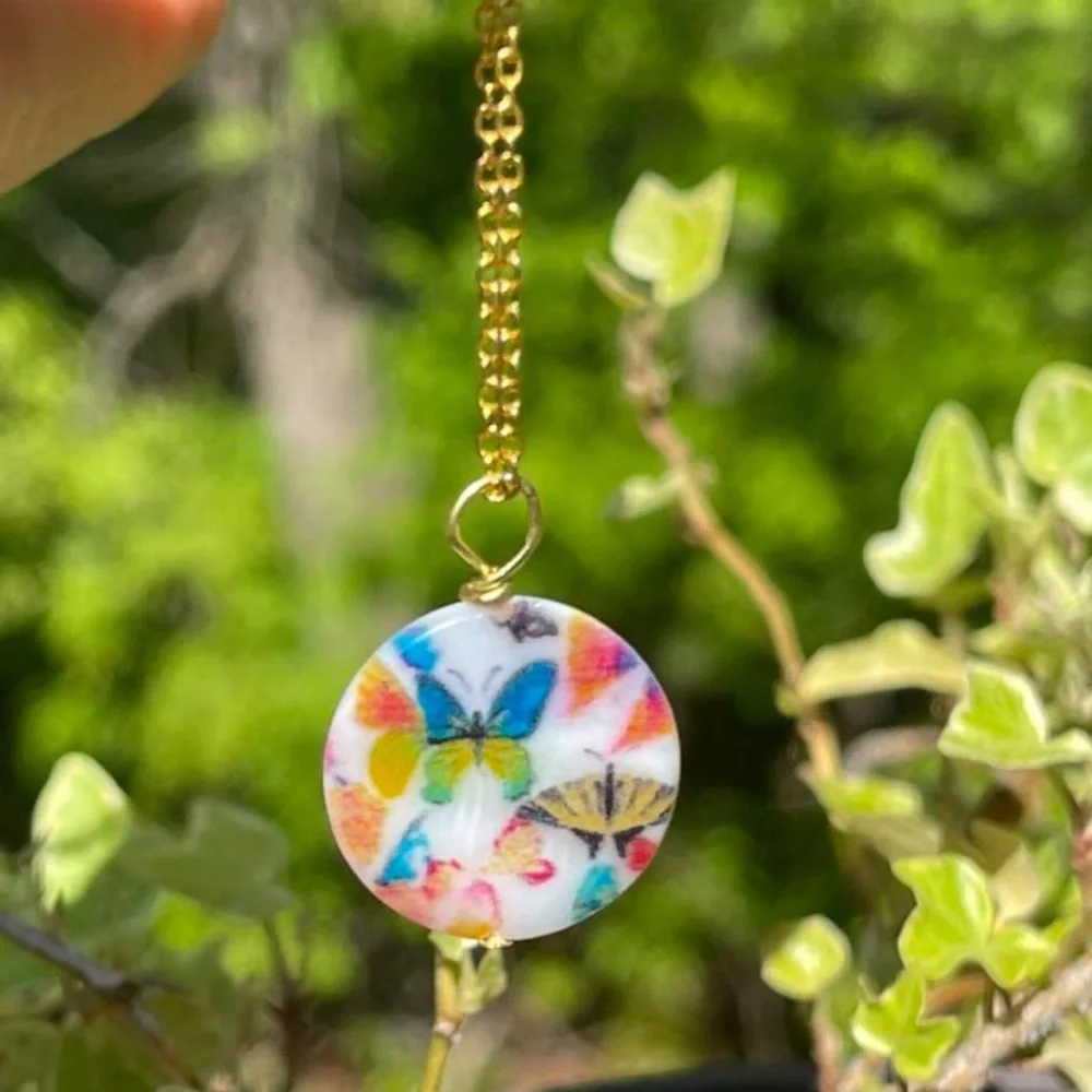 Butterfly necklace - Picture 2 of 4